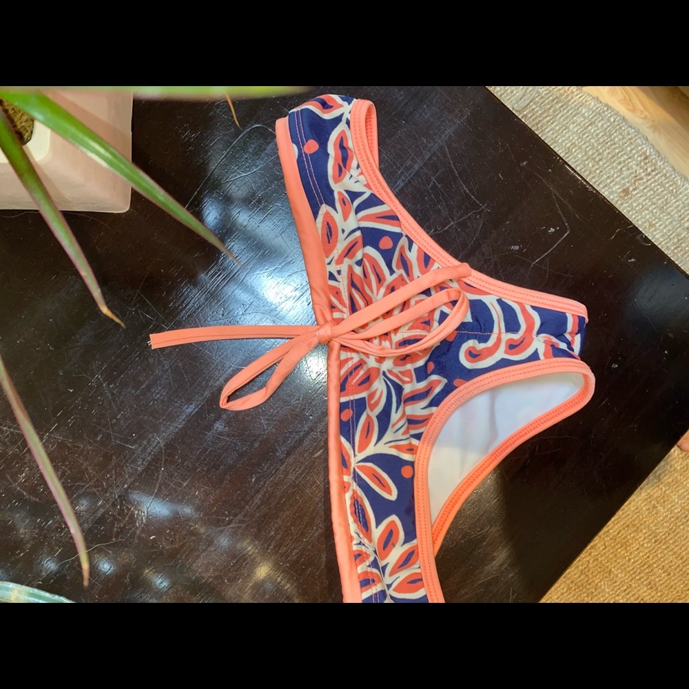 Active surf bottoms size M